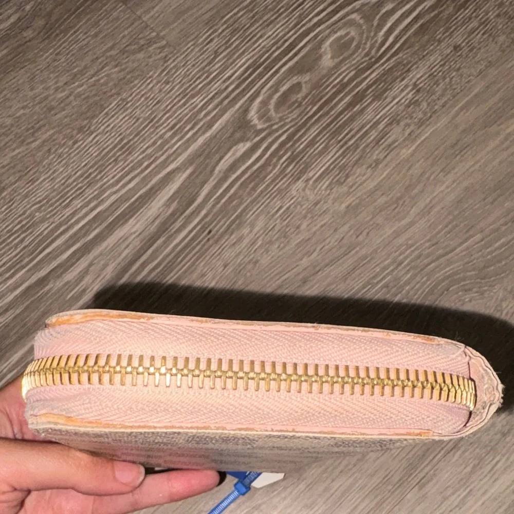 Louis  Vuitton Damier Azur Zippy Wallet